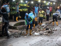 DLH Kota Bandung Bersihkan 80 Ton Sampah di Pasar Gedebage