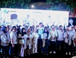 bank bjb menyerahkan kunci secara simbolis kepada 100 debitur FLPP