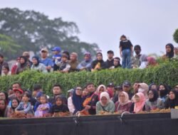 HARI JADI JAWA BARAT: Masyarakat Antusias Saksikan Kirab Budaya