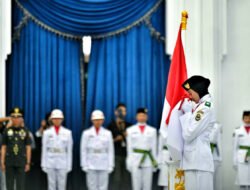 Pengukuhan Paskibraka Jabar, KDM Ajak Generasi Muda Jadi Pemuda Merdeka