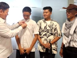 KETUM KOI LEPAS KONTINGEN INDONESIA UNTUK ASIAN YOUTH GAMES 2025 DI ABU DHABI DAN BAHRAIN