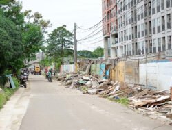 Pemkot Bekasi Tertibkan Bangunan Liar yang Berdiri di Atas Saluran Air di Kelurahan Margahayu