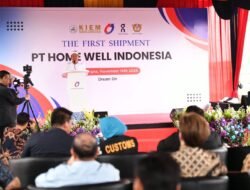 KDM Lepas Ekspor Perdana Sepatu On Cloud Running dari Majalengka