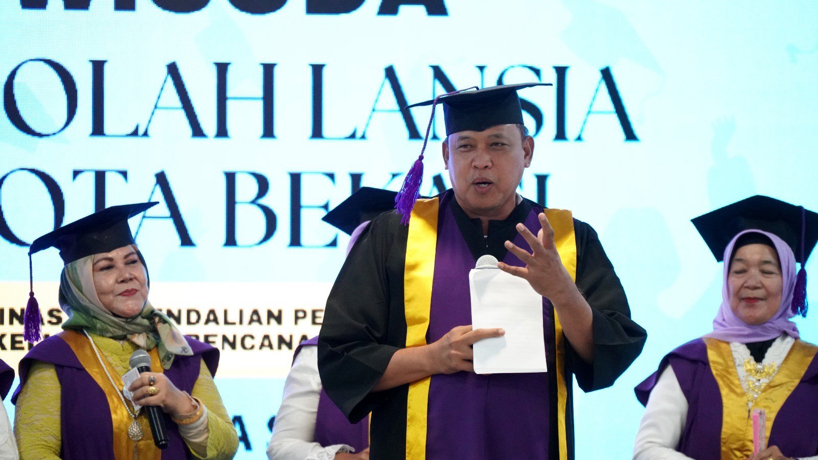 Wisuda Lansia Kota Bekasi