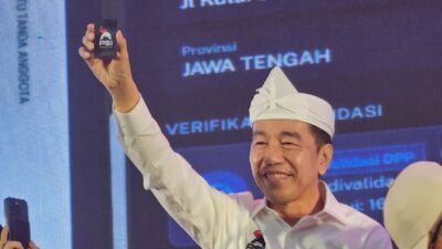 Buka Suara di Bandung, Jokowi Pamer KTA PSI yang Dimiliki Sejak 2025